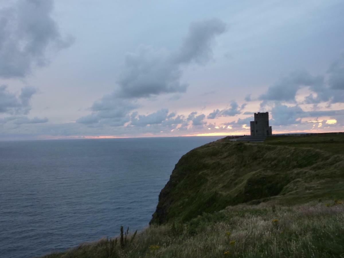 Conway'S Cottage With Sea View Nestling By Cliffs-Of-Moher Liscannor Buitenkant foto